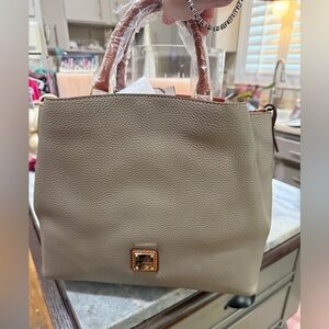 NWT Dooney & Bourke Large Barlow Purse